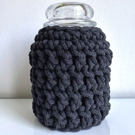 Ręcznie robiony Sweterek na świecę ze sznurka bawełnianego 175 Antracyt