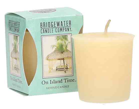 Mała świeczka zapachowa Votive Bridgewater Candle ON ISLAND TIME